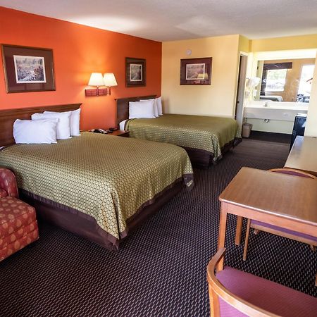 Hawkinsville Budget Inn & Suites מראה חיצוני תמונה